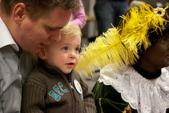 Met surprises, humor en gedichten weer in dialoog over Zwarte Piet