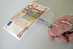 Mensen met arbeidsbeperking: fors bezuinigen op deze kostenpost!