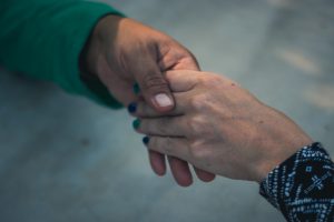 Sociale steun voor ouderen komt steeds vaker van niet-familieleden