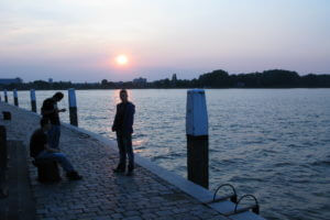 Maak inkomensondersteuning aan jongeren verplicht