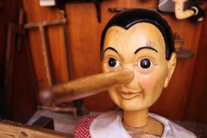 Overheid die waarheid geweld aandoet, schaadt de democratie